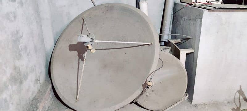 Two Dish Antena  Two Recever one remot with  2 lnb 16