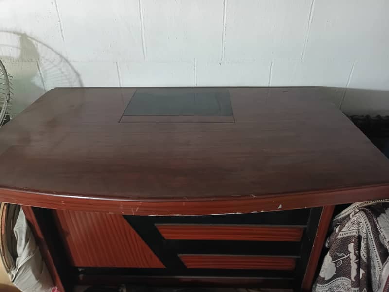 Heavy wooden office table and imported revolving chair 5