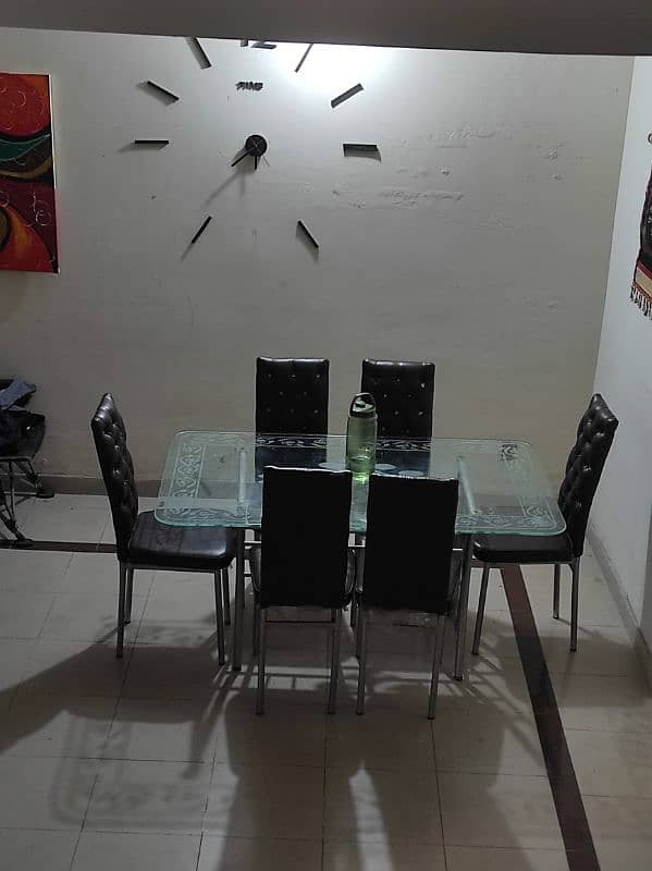 Dining table 0