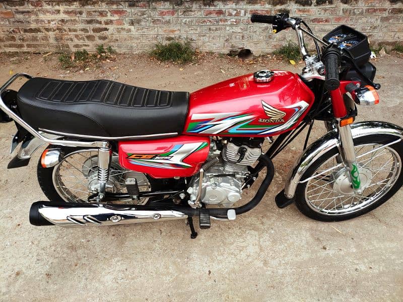 Honda 125 Model 2022 Sticker 2023 Red Fabulous condition total pack 4