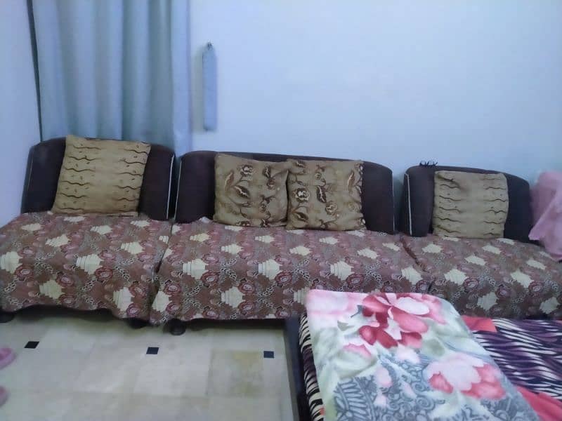 One Ful size bed with side table and 7 seater Sofa set 4