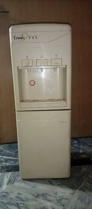 Water Dispenser with Refrigerator 1