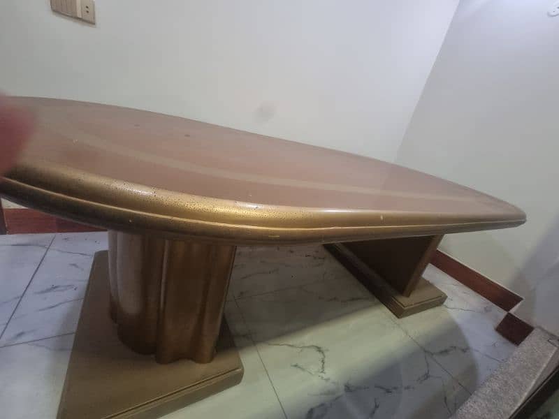 Big dinning table with 8 chairs condition new 2