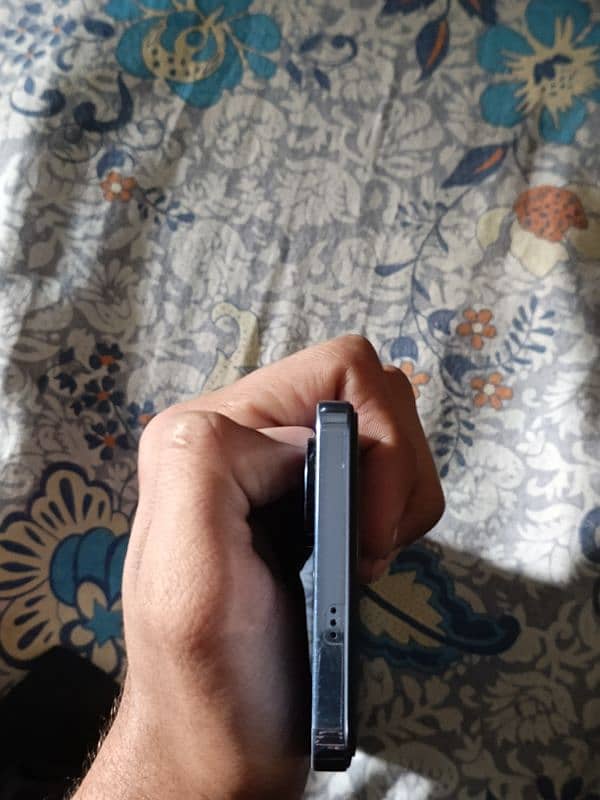 techno camon 20 pro  8+8Gb  256 (10/10 condition) with BOX AND CHARGER 4