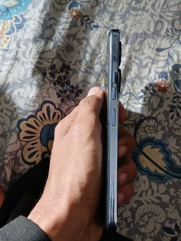 techno camon 20 pro  8+8Gb  256 (10/10 condition) with BOX AND CHARGER 6