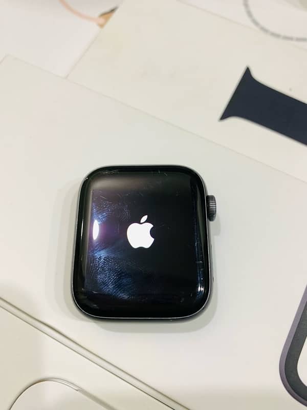 Apple watch series 4 (44MM) 3