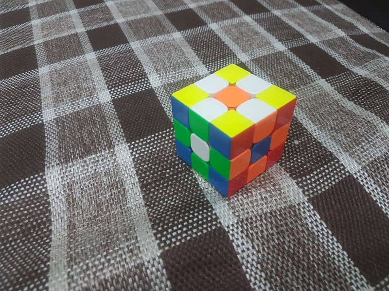 good condition rs3m 3×3 magnetic cube 1