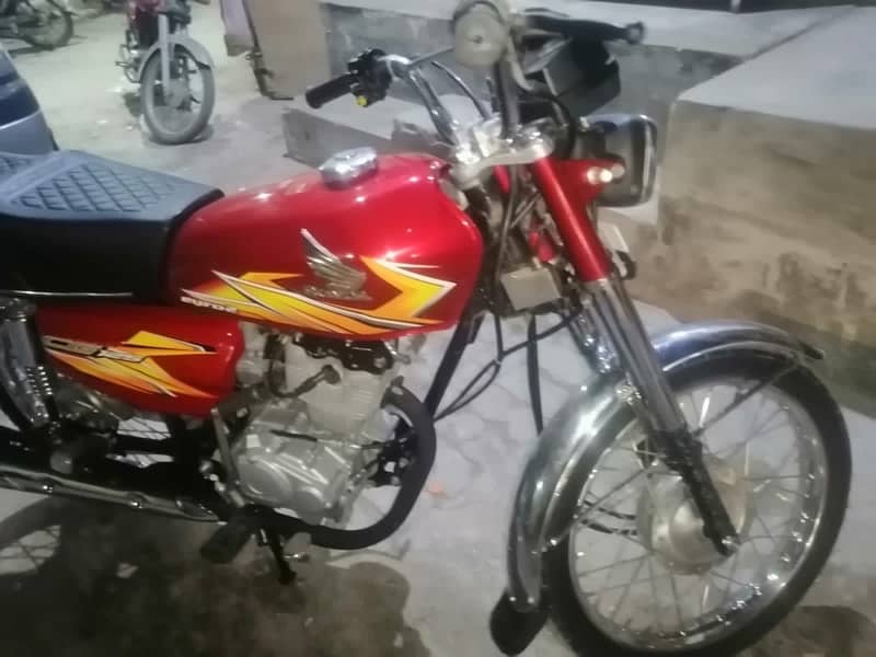 Honda cg 125 red color new condition 2021 model 0