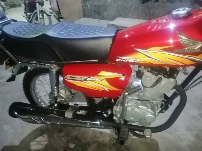 Honda cg 125 red color new condition 2021 model 1