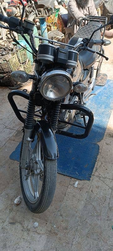 Suzuki GS150 3