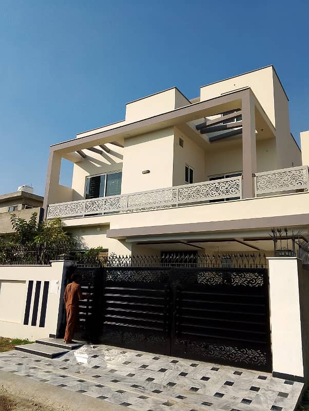 10 Marla House For Sale In Paragon City Lahore 0