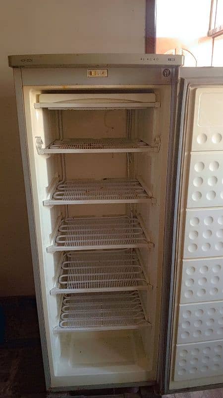 Kenwood Upright Freezer and Refrigerator vertical KDF-222v 4