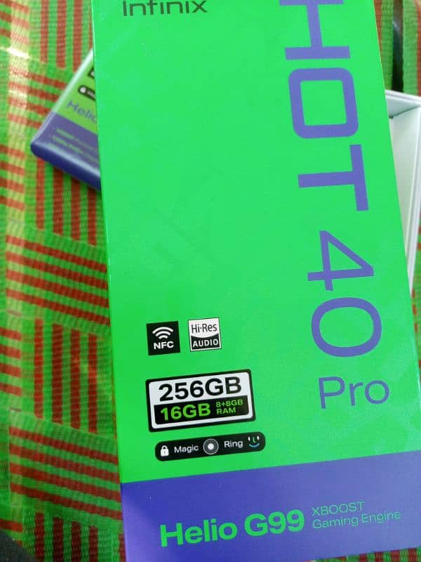 back side corner minor break h . condition 10/9 h . Infinix hot 40 pro. 0