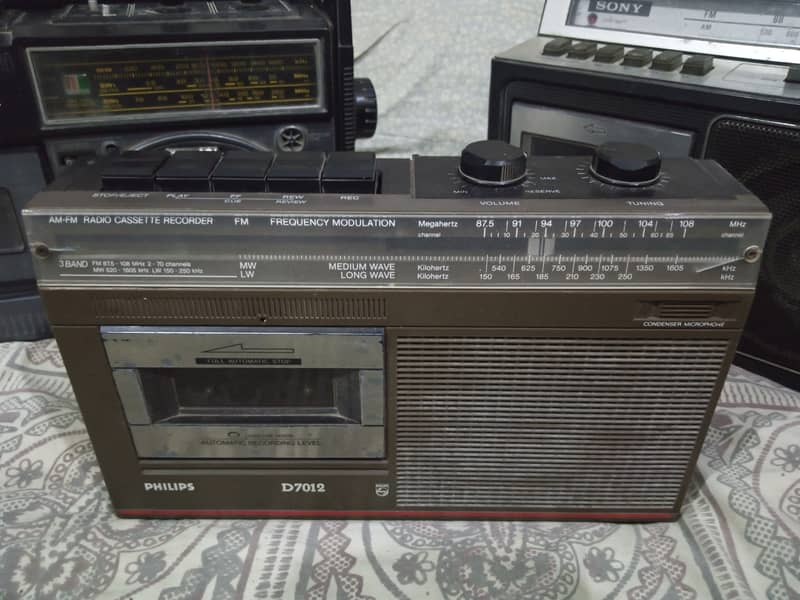 Old Classic Philips Radio Vintage 1