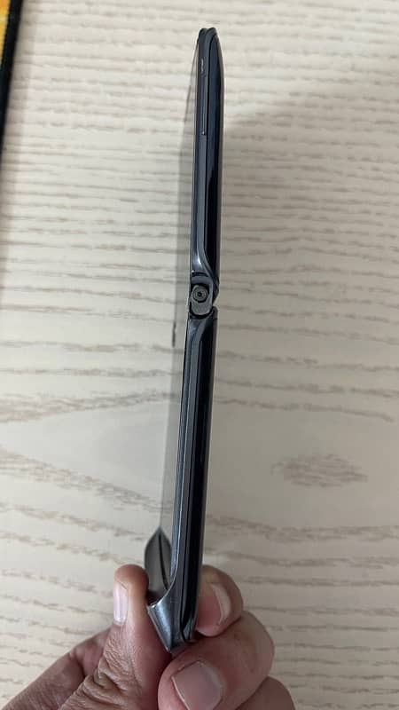 Motorola Razr 5G flip 2020 5