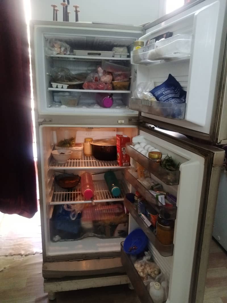 Medium Size Fridge Dawlance 0