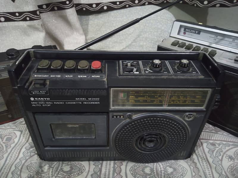 Old Classic Sanyo Radio Vintage 1