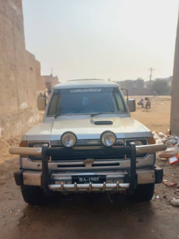 Mitsubishi Pajero 1986 2