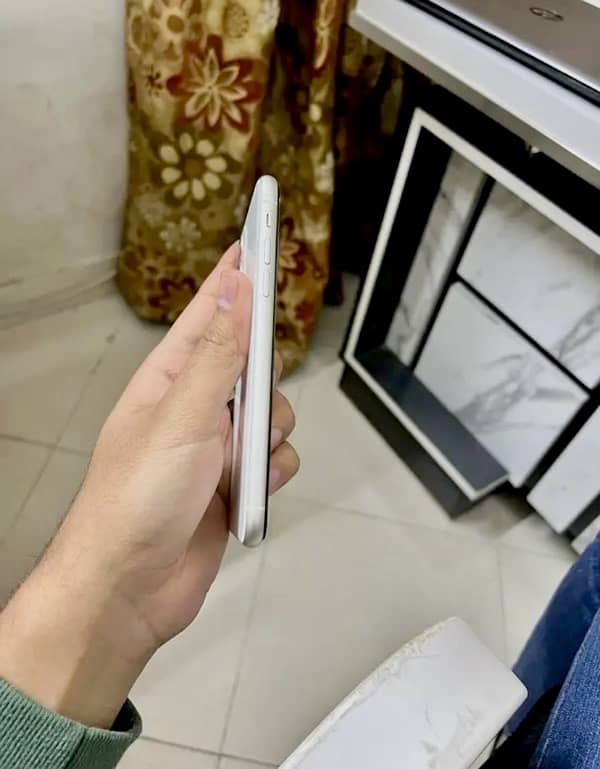 iPhone 11 white exchange possible 1