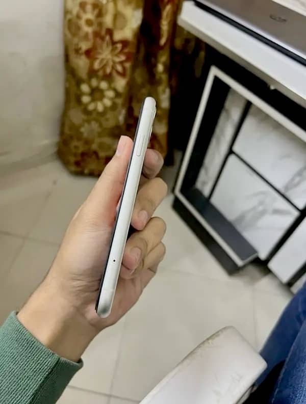 iPhone 11 white exchange possible 2