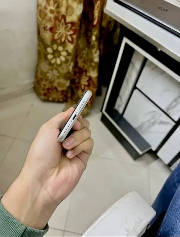 iPhone 11 white exchange possible 3