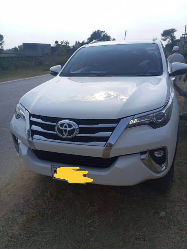 Toyota Fortuner V 2021 0