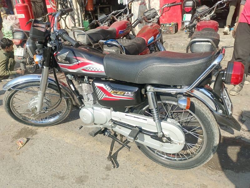 honda 125 like brand new urgent sale 5