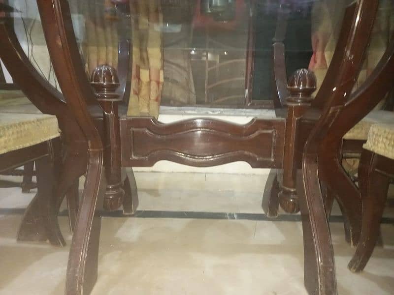 Dining table 6 seater full new condition 8