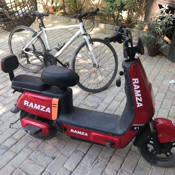 Ramza z1 electric Scooty 0