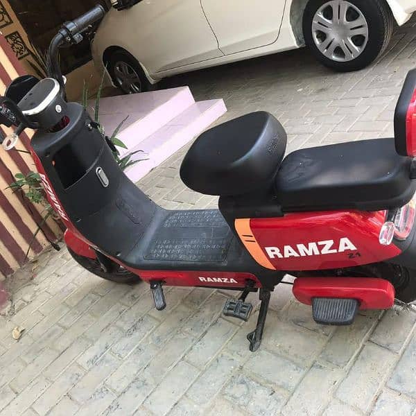 Ramza z1 electric Scooty 1