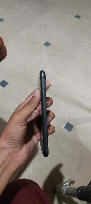 iphone 11 non pta sim be chl rhi hai health 99 condition 10/10 4