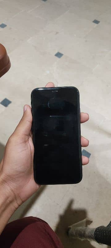 iphone 11 non pta sim be chl rhi hai health 99 condition 10/10 5