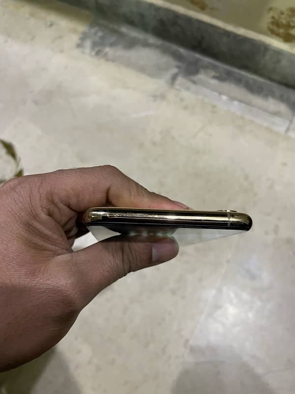 iPhone xs max 256gb pta approved 5