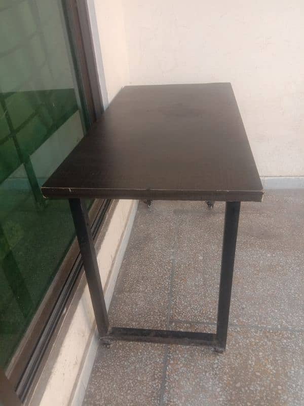 office table for sell 3