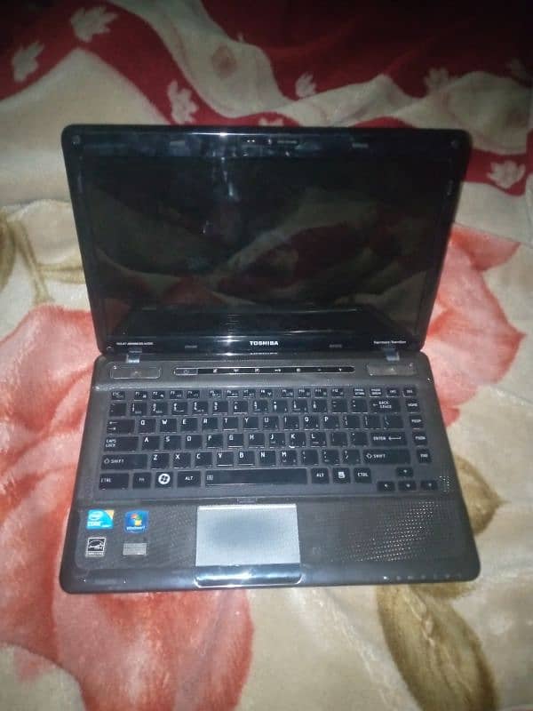 Toshiba laptop 4/297 core i5 1st generation 2