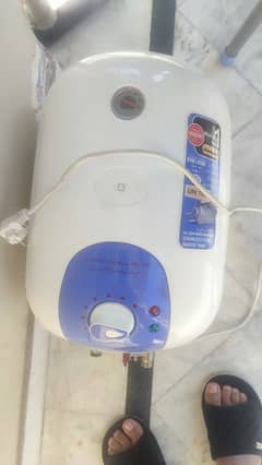 Boss Electric Gyser 2000 watts 15 liter