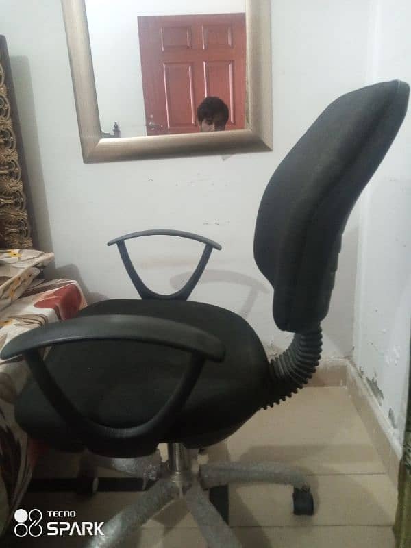 1 Table with Black Moveable Chair for sale 1