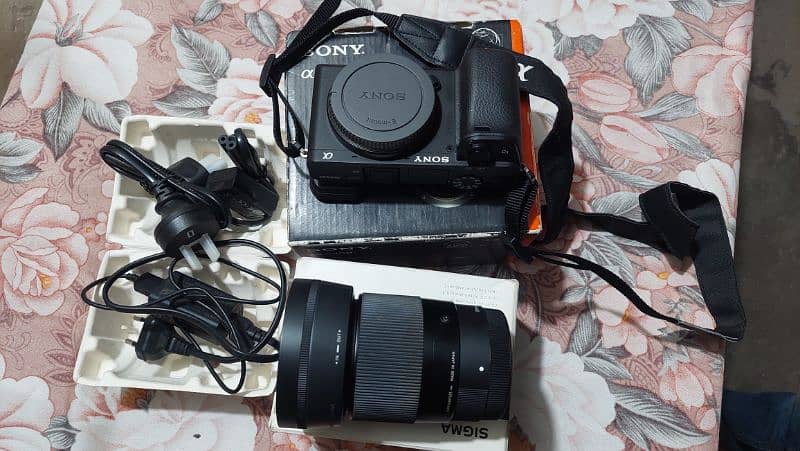 Sony A6400 mint condition. with 30mm lens 1