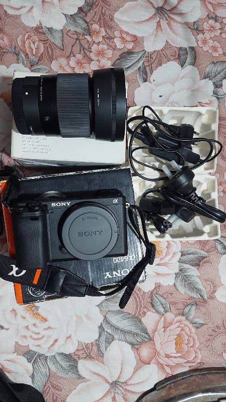 Sony A6400 mint condition. with 30mm lens 3