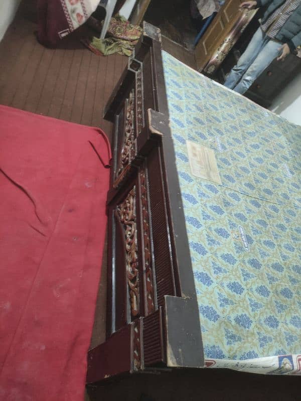 king size bed for sale in good condition 5