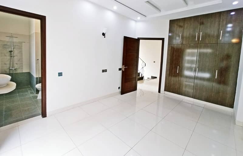 6 Marla Slightly use House For Rent In DHA Phase 3, Block Z, Lahore 4