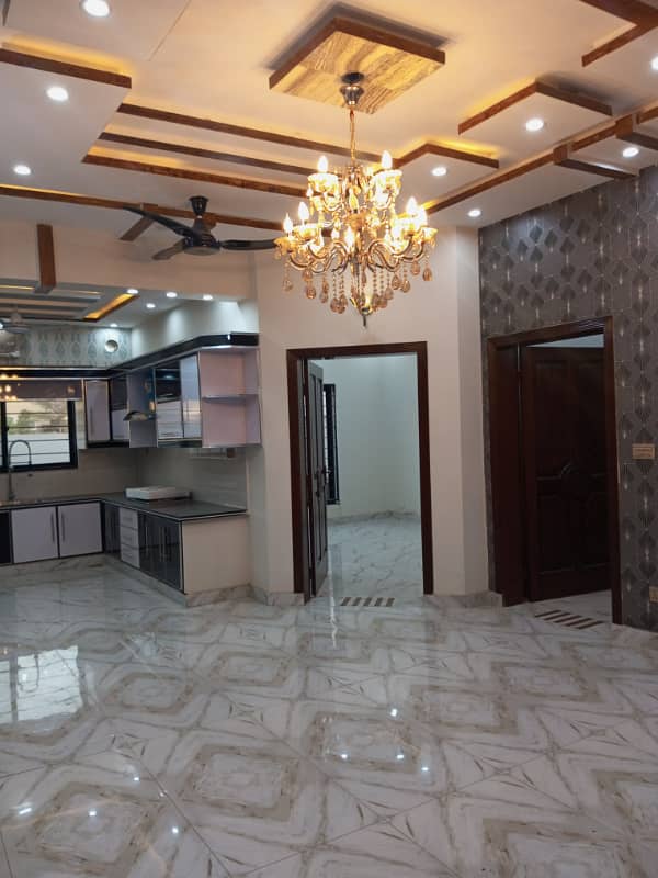 10 Marla Beautiful Designed Lavish House For Sale Direct Meeting With Owner In Park View City Lahore. 12