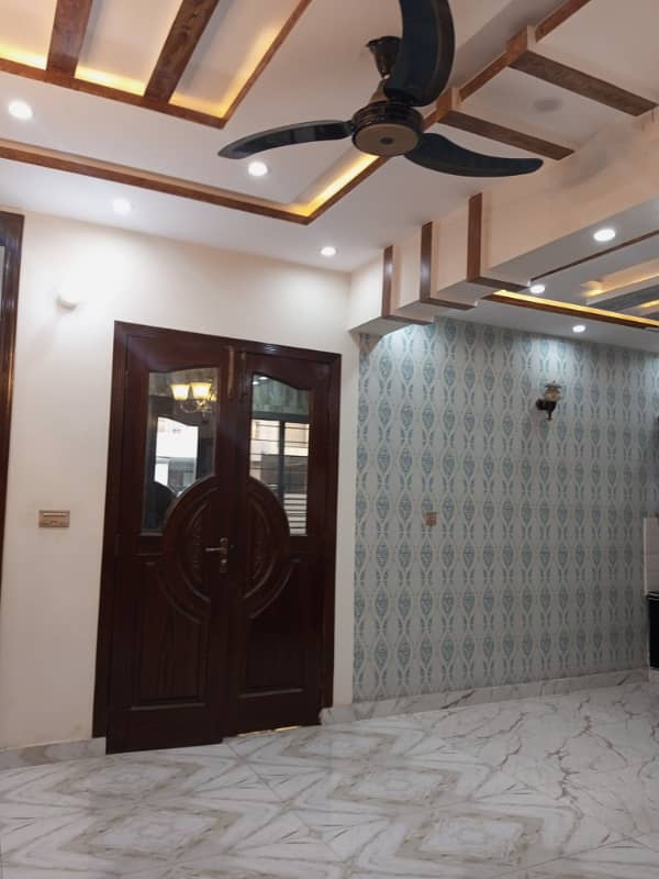 10 Marla Beautiful Designed Lavish House For Sale Direct Meeting With Owner In Park View City Lahore. 16