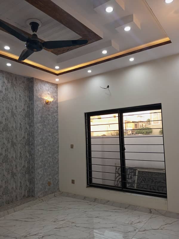 10 Marla Beautiful Designed Lavish House For Sale Direct Meeting With Owner In Park View City Lahore. 23