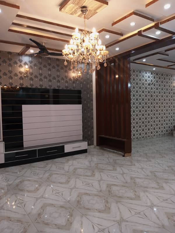 10 Marla Beautiful Designed Lavish House For Sale Direct Meeting With Owner In Park View City Lahore. 27