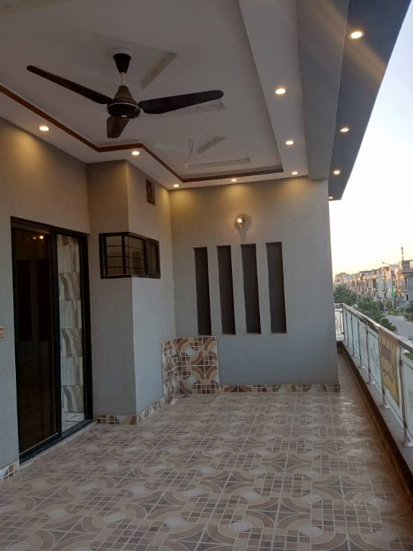 10 Marla Beautiful Designed Lavish House For Sale Direct Meeting With Owner In Park View City Lahore. 31