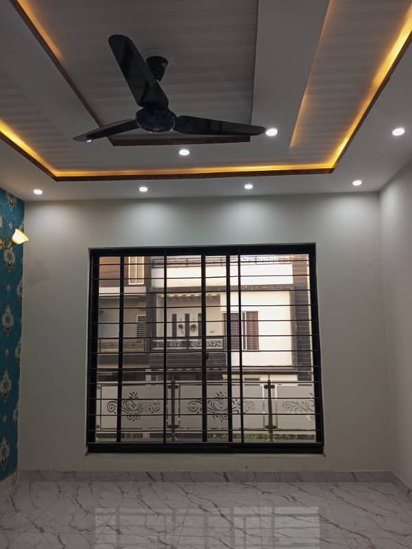 10 Marla Beautiful Designed Lavish House For Sale Direct Meeting With Owner In Park View City Lahore. 37