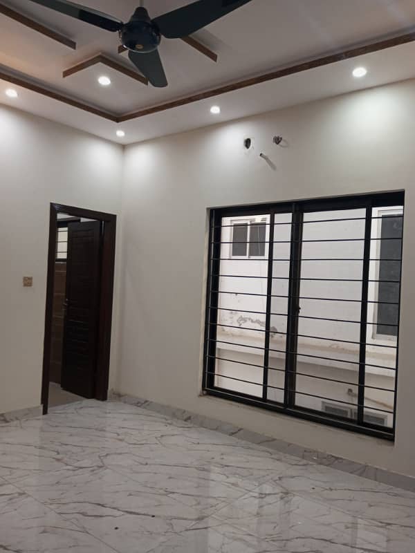 10 Marla Beautiful Designed Lavish House For Sale Direct Meeting With Owner In Park View City Lahore. 40