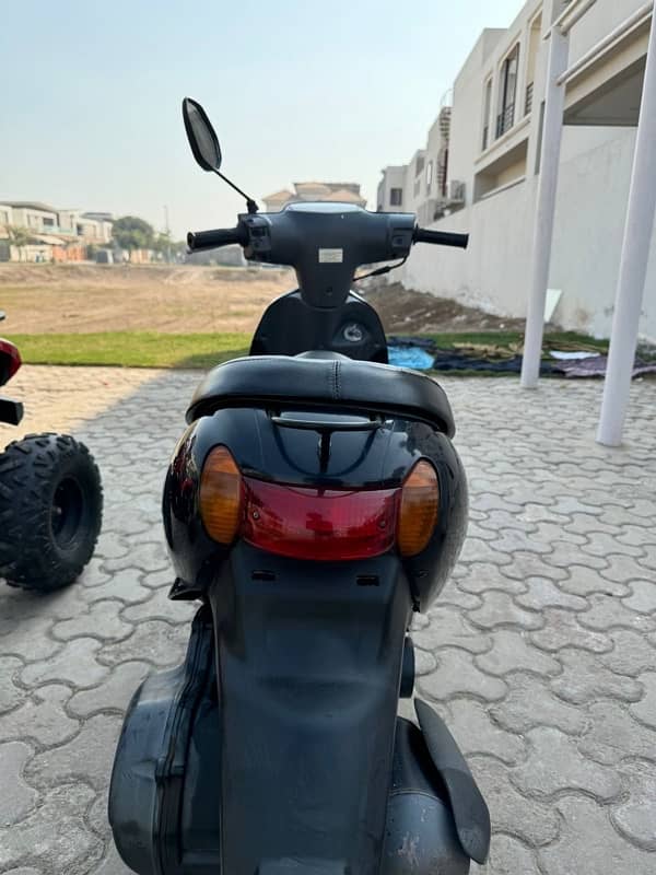 Suzuki Lets 4 scooter 1