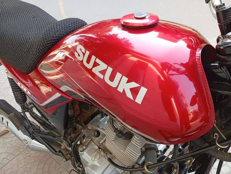 Suzuki 110 in Excellent Condition 9